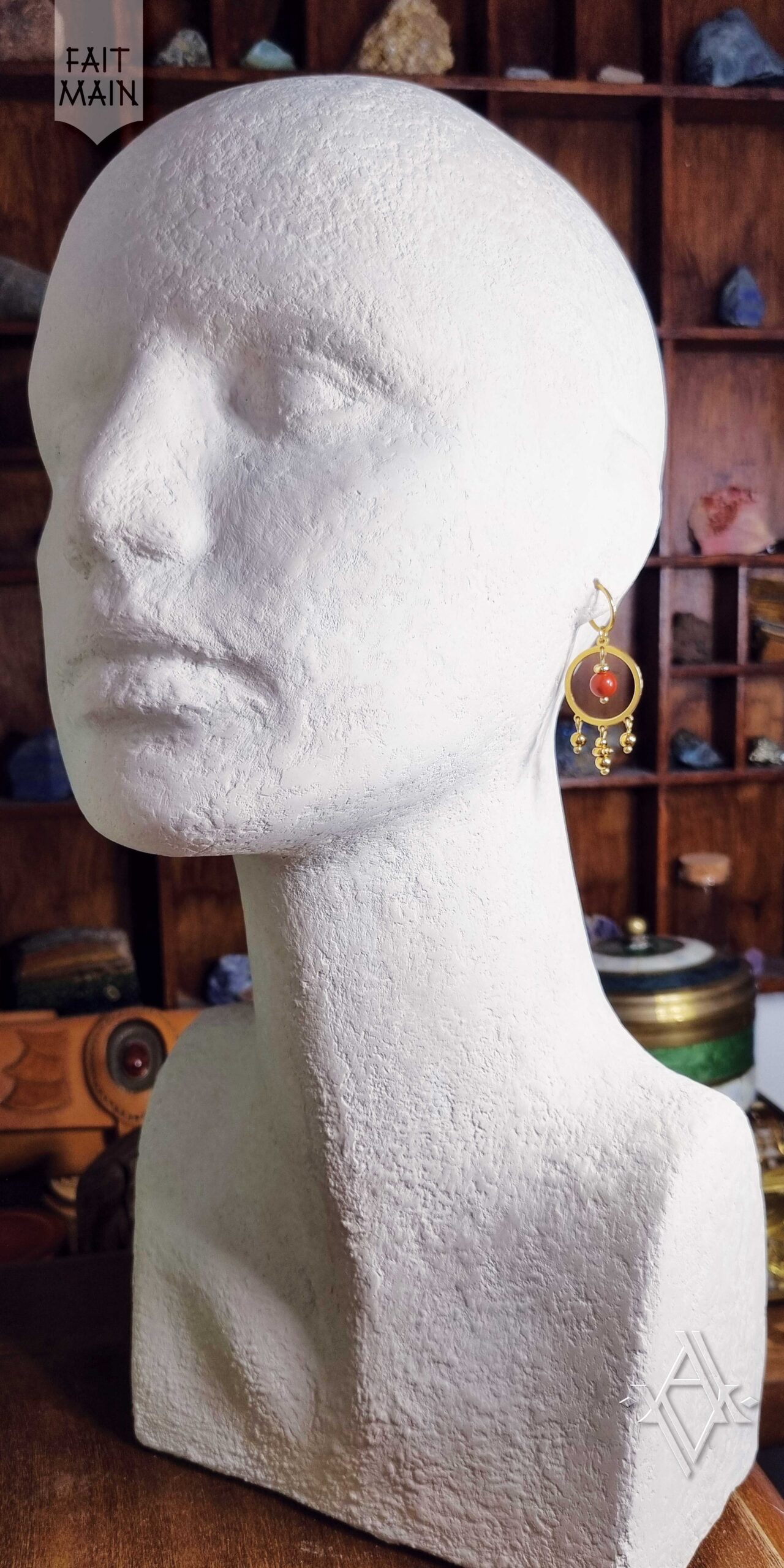 Boucles d'oreilles Mars portée