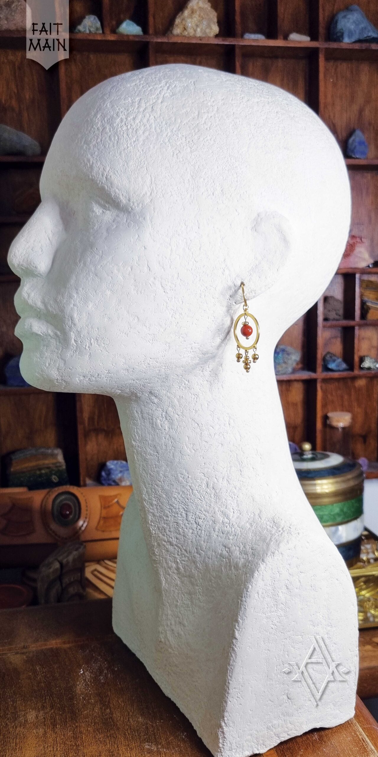 Boucles d'oreilles Mars portée