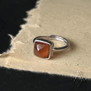 Bague Pyra Solis argenté pierre grenat orange artefact de vala