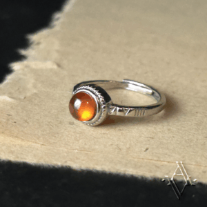 Bague Trivina argenté pierre grenat artefact de vala